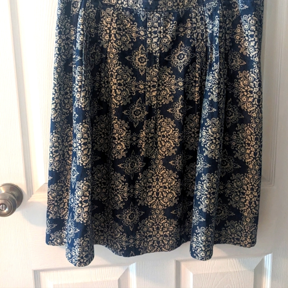 🌸 4/$10 LOFT Denim Midi A-line Skirt w/ White Floral Pattern - Picture 2 of 9